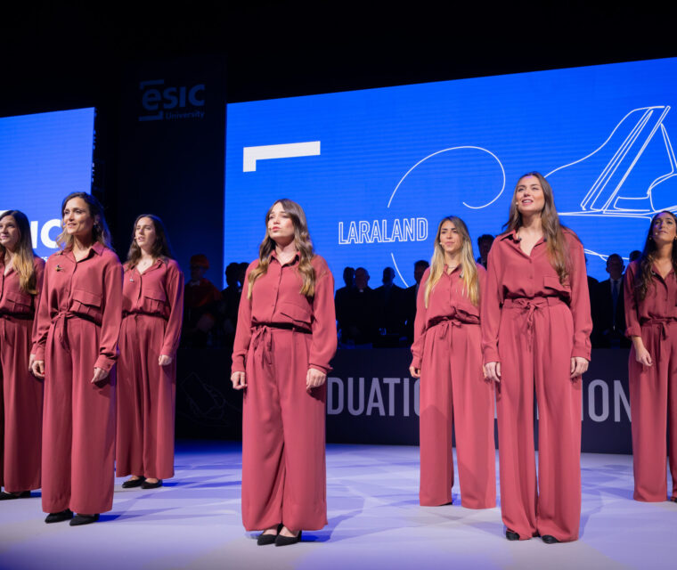 ESIC X CORO LARALAND